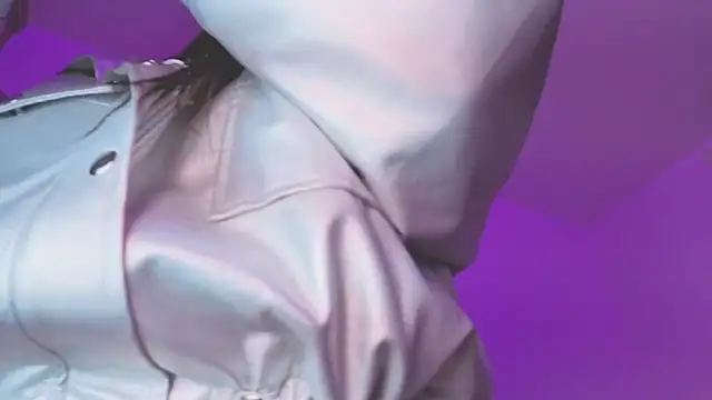 Snapshot of evy_orange1 chatting on 10/11/25, 01:05 evy orange1 online show from 10/11/25, 01:05