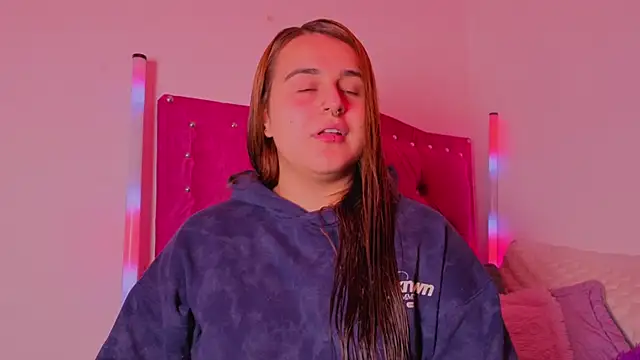 evy orange1 online show from 11/22/25, 01:04