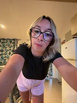 Snapshot of Giuliana_baby chatting on 07/13/26, 08:00 Giuliana baby online show from 07/13/26, 08:00