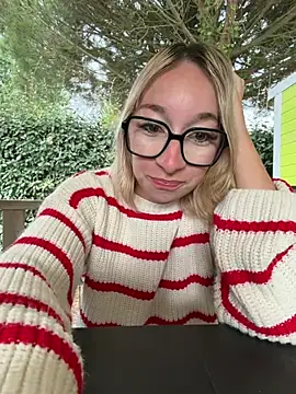Snapshot of Giuliana_baby chatting on 07/15/26, 06:40 Giuliana baby online show from 07/15/26, 06:40