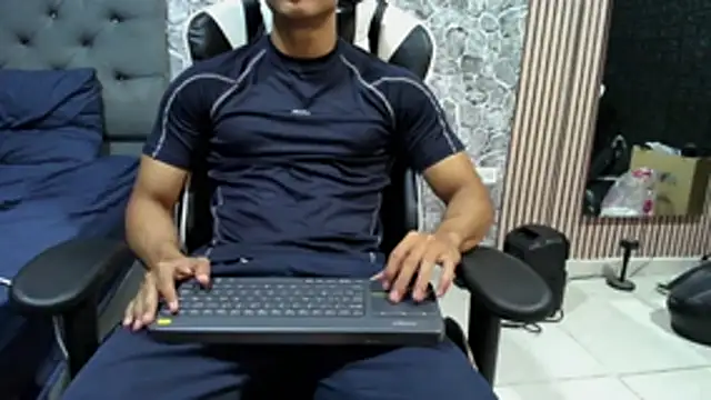 Snapshot of chriss_jones1 chatting on 05/15/26, 12:17 chriss jones1 online show from 05/15/26, 12:17