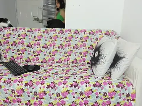 Snapshot of Emma_Jnes chatting on 02/12/25, 10:15 Emma Jnes online show from 02/12/25, 10:15