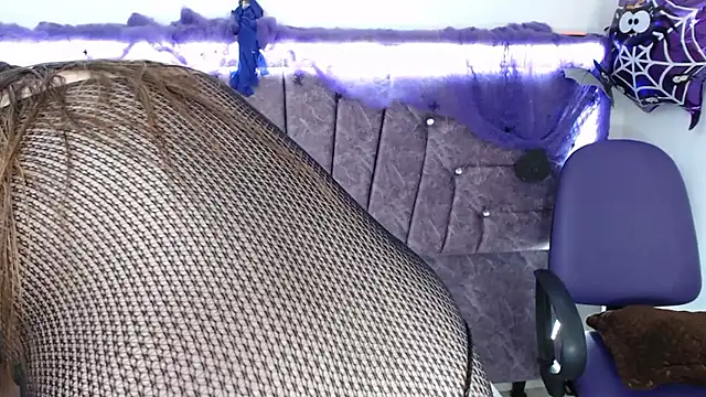 Penelope Fox14 online show from 10/30/25, 01:23