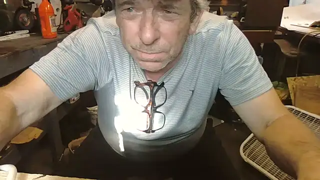 Snapshot of llovetoshowoff chatting on 07/15/26, 10:37 llovetoshowoff online show from 07/15/26, 10:37