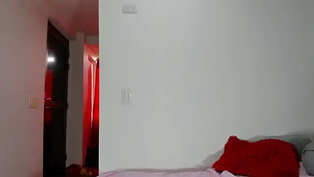 Snapshot of veronica_sinner_ chatting on 10/30/25, 04:30 veronica sinner  online show from 10/30/25, 04:30