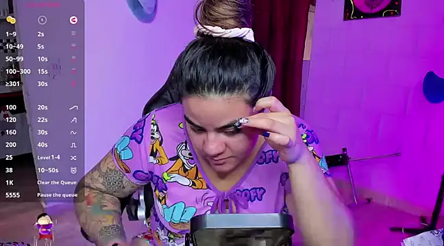 Sharon hils online show from 12/02/24, 01:46