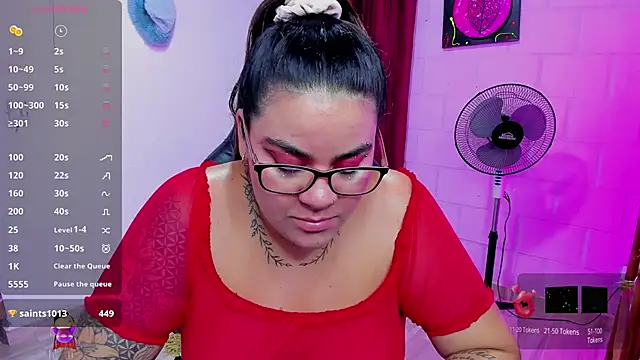 Snapshot of Sharon_hils chatting on 12/22/24, 02:06 Sharon hils online show from 12/22/24, 02:06