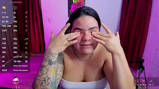 Snapshot of Sharon_hils chatting on 01/27/25, 02:57 Sharon hils online show from 01/27/25, 02:57