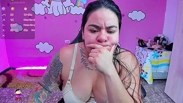 Snapshot of Sharon_hils chatting on 02/16/26, 05:53 Sharon hils online show from 02/16/26, 05:53