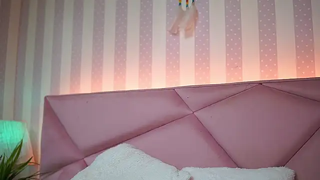 Snapshot of SabrinaHope chatting on 02/16/25, 12:08 SabrinaHope online show from 02/16/25, 12:08