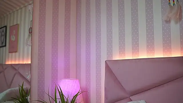 Snapshot of SabrinaHope chatting on 03/23/25, 12:36 SabrinaHope online show from 03/23/25, 12:36