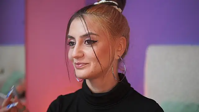 Snapshot of SabrinaHope chatting on 11/14/25, 08:07 SabrinaHope online show from 11/14/25, 08:07