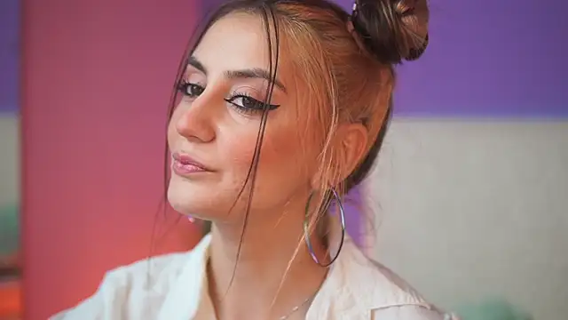 Snapshot of SabrinaHope chatting on 11/17/25, 07:30 SabrinaHope online show from 11/17/25, 07:30