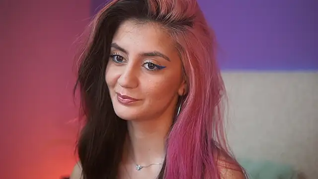 Snapshot of SabrinaHope chatting on 12/15/25, 08:24 SabrinaHope online show from 12/15/25, 08:24