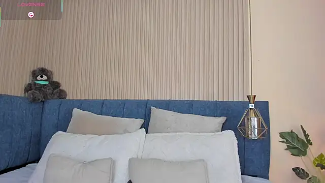 kathecute   online show from 11/30/25, 01:42