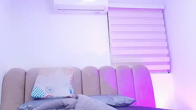 Snapshot of nicol_f chatting on 02/10/26, 03:10 nicol f online show from 02/10/26, 03:10