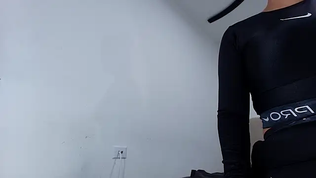 Snapshot of nicol_f chatting on 03/03/26, 03:01 nicol f online show from 03/03/26, 03:01