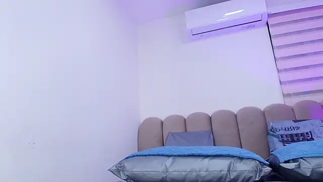 Snapshot of nicol_f chatting on 03/15/26, 03:23 nicol f online show from 03/15/26, 03:23