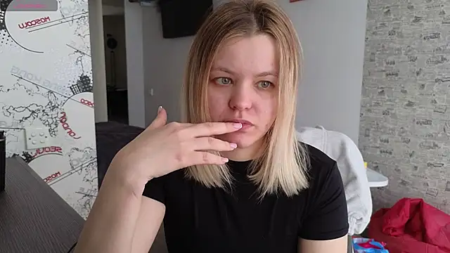 Snapshot of Milana15 chatting on 03/13/25, 10:26 Milana15 online show from 03/13/25, 10:26