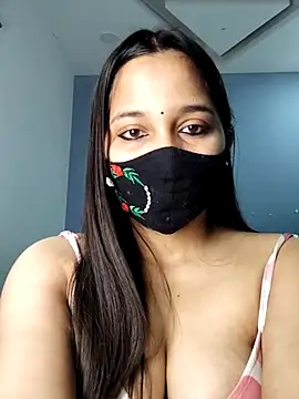 Snapshot of Varnika_aarora chatting on 03/04/25, 09:29 Varnika aarora online show from 03/04/25, 09:29