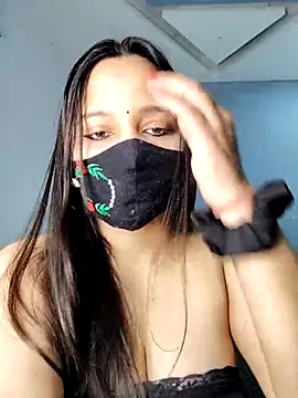 Snapshot of Varnika_aarora chatting on 03/05/25, 04:24 Varnika aarora online show from 03/05/25, 04:24