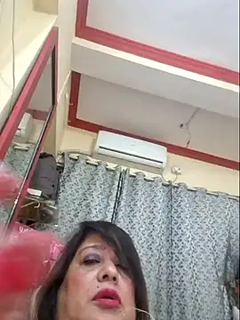 Snapshot of Hot_Queen77 chatting on 01/05/25, 06:56 Hot Queen77 online show from 01/05/25, 06:56