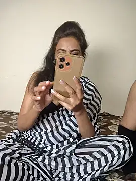 Snapshot of Raat_ki_rani_ chatting on 01/02/25, 06:56 Raat ki rani  online show from 01/02/25, 06:56