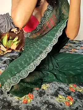 Snapshot of Raat_ki_rani_ chatting on 02/20/25, 05:55 Raat ki rani  online show from 02/20/25, 05:55