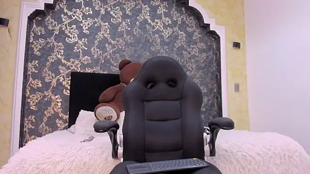 Isa Little Star online show from 02/04/25, 12:55