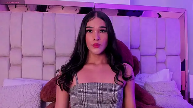 Isa Little Star online show from 02/14/25, 11:42