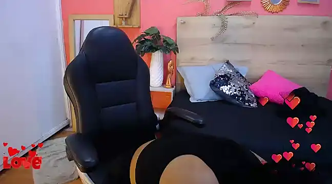 scarlet-foox online show from 03/14/25, 12:18