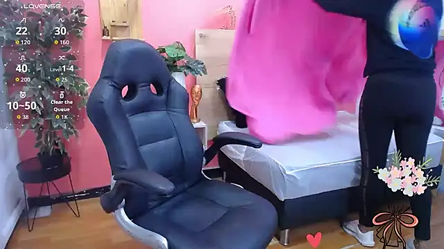 scarlet-foox online show from 09/30/25, 12:10