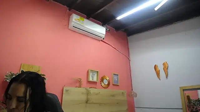 scarlet-foox online show from 11/13/25, 12:15