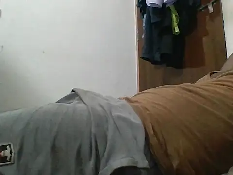 Snapshot of CuteyCouple chatting on 04/12/26, 06:35 CuteyCouple online show from 04/12/26, 06:35
