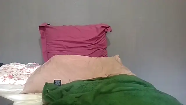 Snapshot of TheeRealShow chatting on 02/21/26, 12:17 TheeRealShow online show from 02/21/26, 12:17