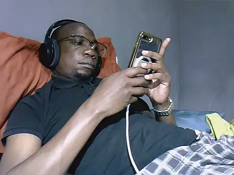Snapshot of TheeRealShow chatting on 05/10/26, 09:31 TheeRealShow online show from 05/10/26, 09:31
