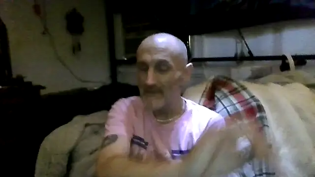 Snapshot of LayingRealism chatting on 04/21/26, 10:45 LayingRealism online show from 04/21/26, 10:45