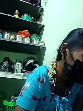 Snapshot of anusiya01 chatting on 02/08/25, 04:36 anusiya01 online show from 02/08/25, 04:36