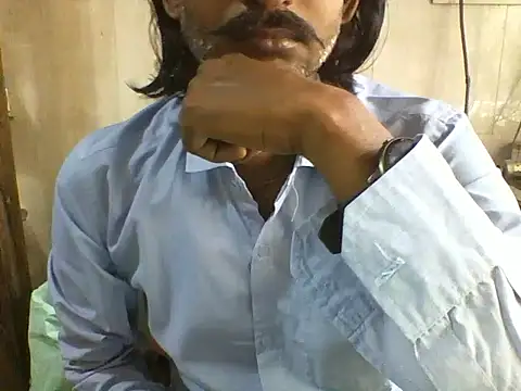 Snapshot of Desi_GfBf chatting on 10/21/25, 06:03 Desi GfBf online show from 10/21/25, 06:03