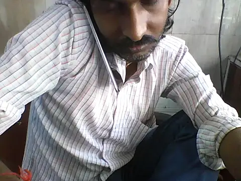 Snapshot of Desi_GfBf chatting on 10/31/25, 06:47 Desi GfBf online show from 10/31/25, 06:47