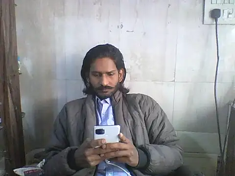 Snapshot of Desi_GfBf chatting on 11/18/25, 05:01 Desi GfBf online show from 11/18/25, 05:01