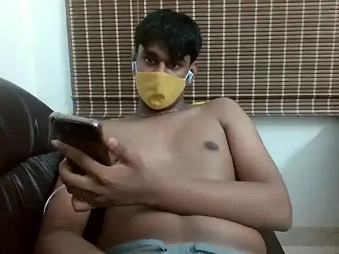 Snapshot of brownguy1234 chatting on 12/07/24, 06:37 brownguy1234 online show from 12/07/24, 06:37