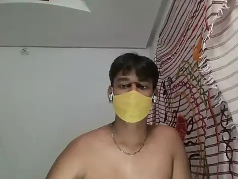 Snapshot of brownguy1234 chatting on 12/16/24, 05:43 brownguy1234 online show from 12/16/24, 05:43