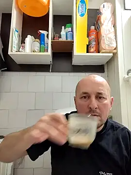 Snapshot of intx800 chatting on 01/21/25, 04:27 intx800 online show from 01/21/25, 04:27