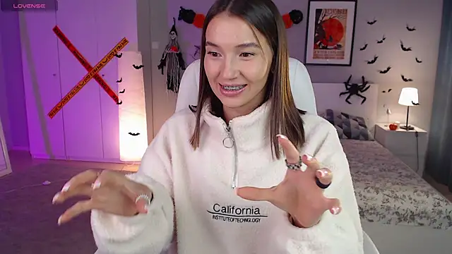 Bellla Haddid online show from 10/24/25, 01:46