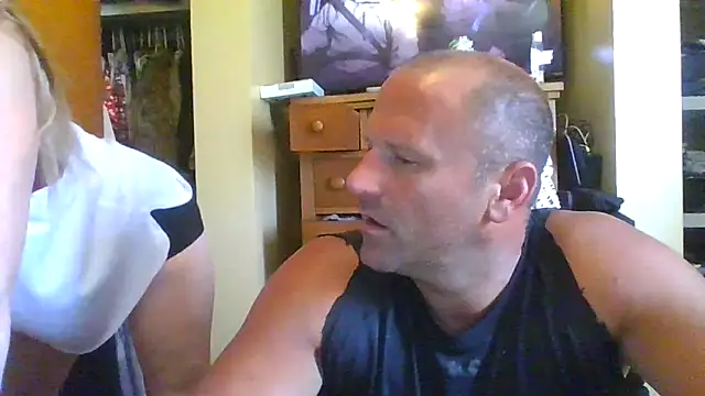 Snapshot of raybo715 chatting on 06/03/26, 04:23 raybo715 online show from 06/03/26, 04:23