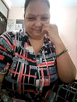 Snapshot of Kavya_kapoor chatting on 05/11/26, 02:45 Kavya kapoor online show from 05/11/26, 02:45