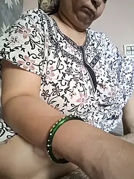 Snapshot of Kavya_kapoor chatting on 06/06/26, 02:05 Kavya kapoor online show from 06/06/26, 02:05