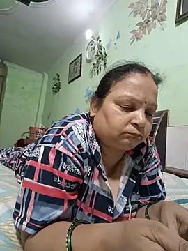Snapshot of Kavya_kapoor chatting on 06/10/26, 08:35 Kavya kapoor online show from 06/10/26, 08:35
