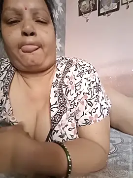 Snapshot of Kavya_kapoor chatting on 06/14/26, 02:24 Kavya kapoor online show from 06/14/26, 02:24
